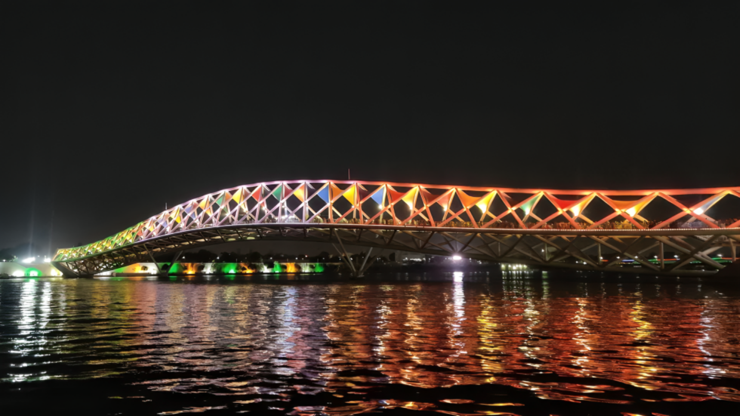 The craze of the Ahmedabad 'Atal Bridge' built on the theme of kites, the corporation's lottery, know what is the reason? की तस्वीर