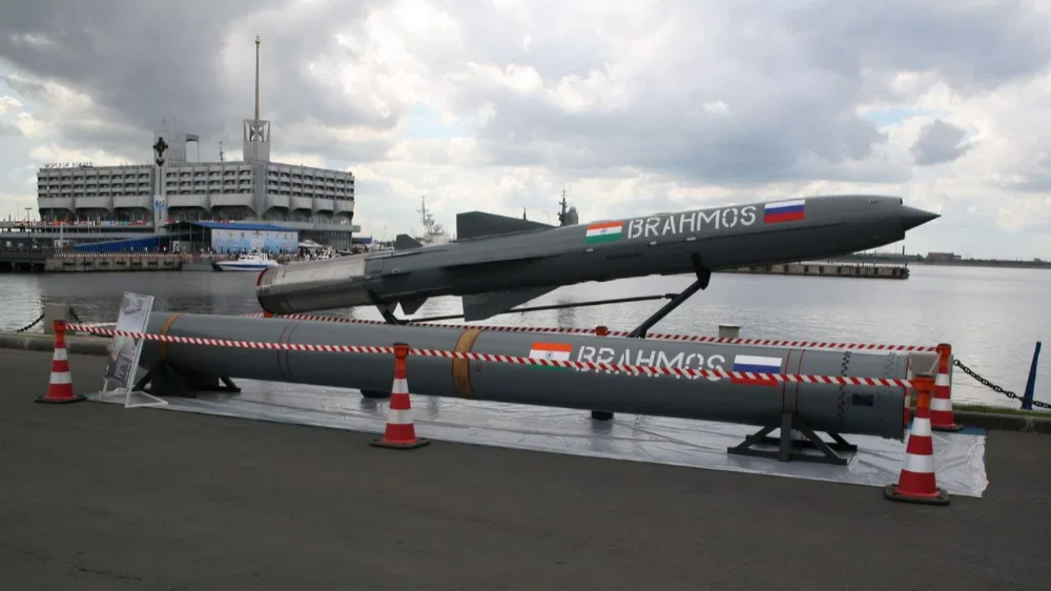 The strength of the Indian Navy will increase, the Ministry of Defense will buy 200 Brahmos missiles for 20 thousand crore rupees की तस्वीर