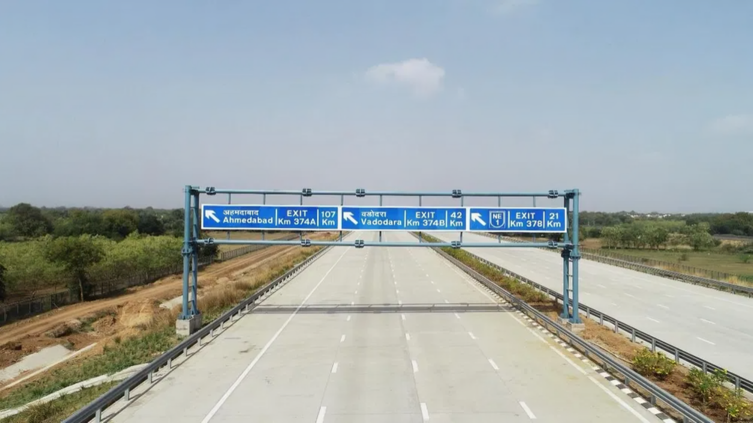 Picture of The distance between Bharuch and Vadodara will be bridged in less time and without a hitch, PM Modi inaugurated the Vadodara-Bharuch section of the expressway.