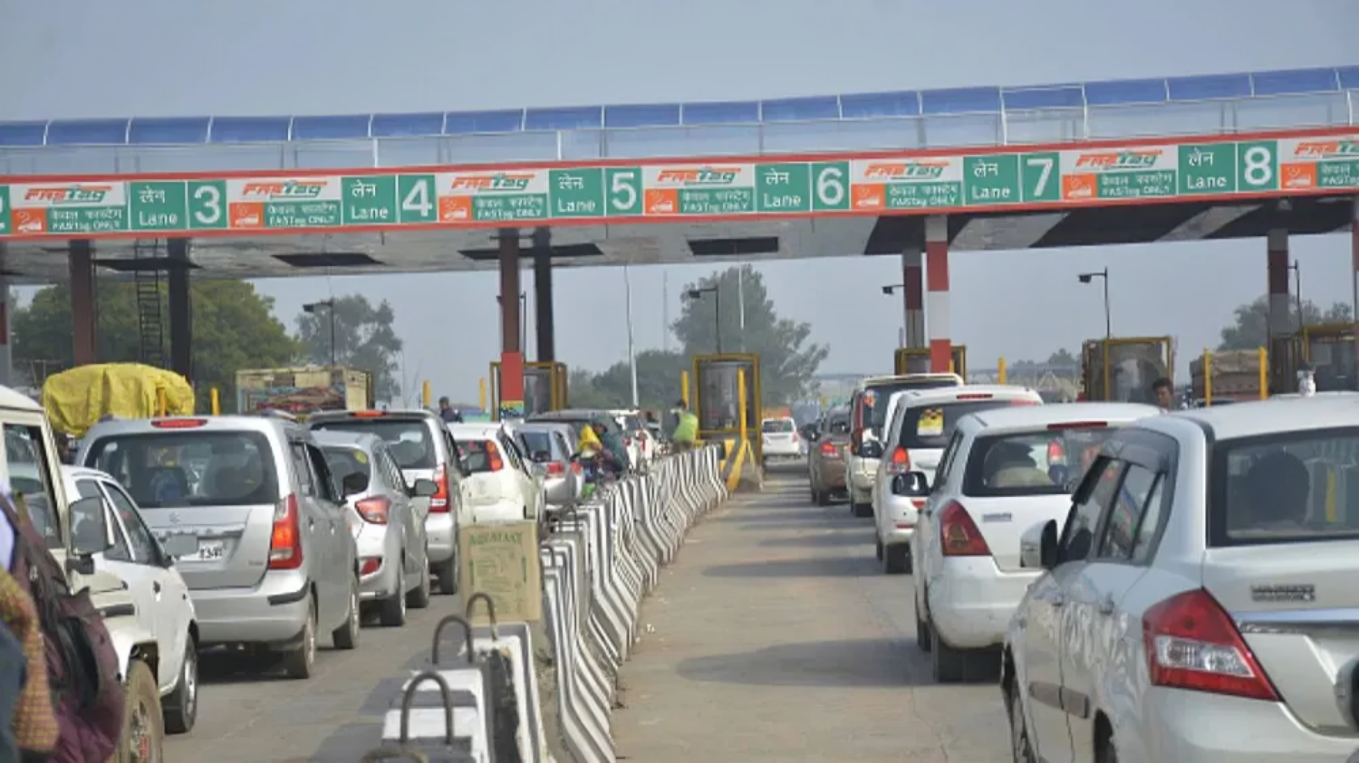 Do you know how much toll tax is deposited by motorists on national highways during the year? Eyes will widen after hearing the figure की तस्वीर