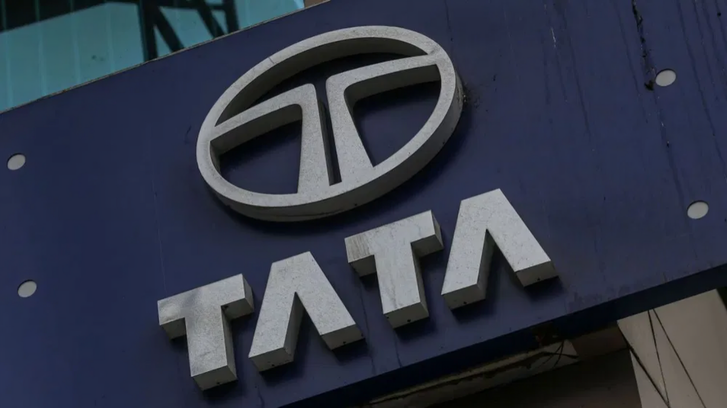 Picture of Tata Demerger: Tata Motors will split its business into two, both companies will be listed on the stock market.