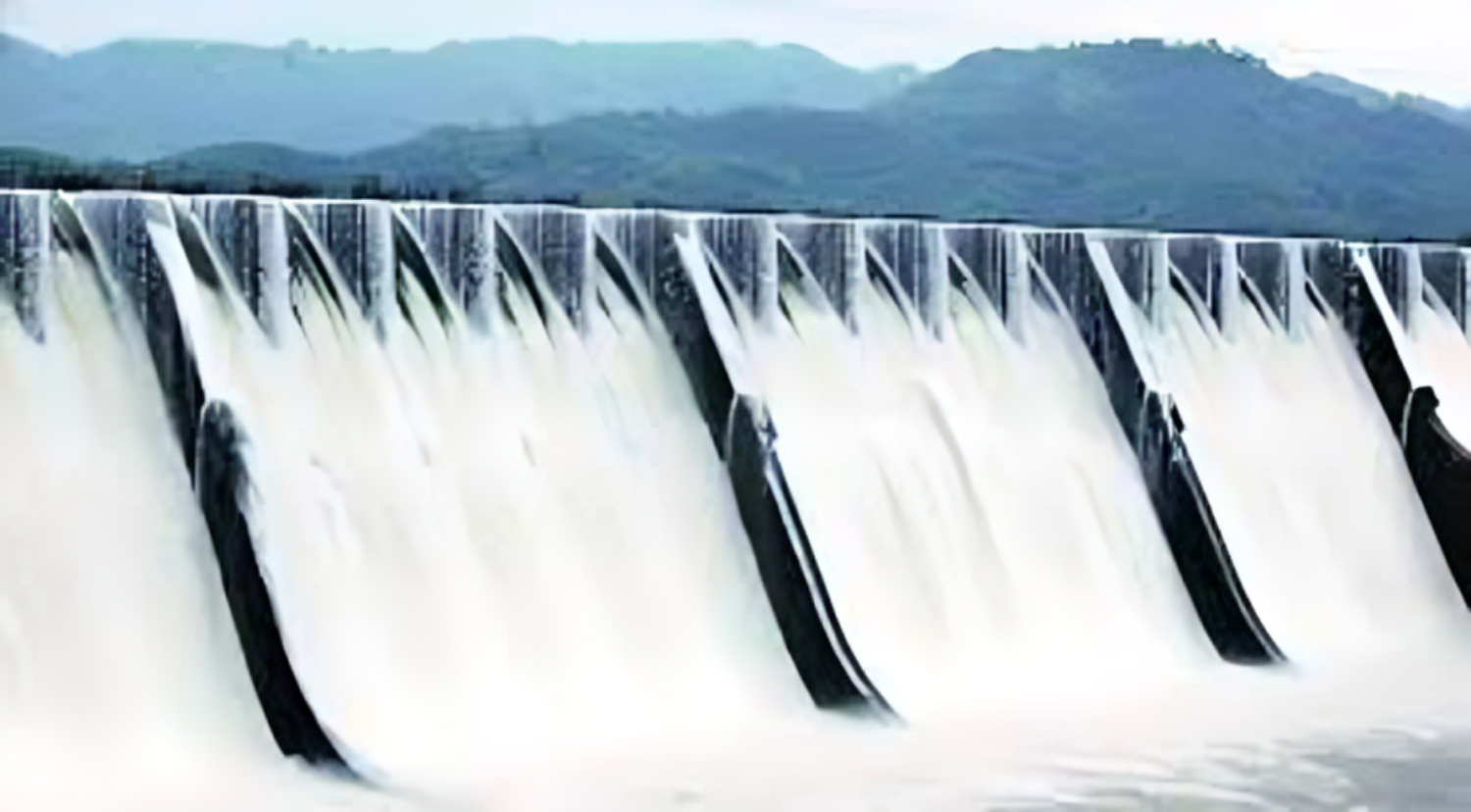 Narmada: Worker drowned after falling in Sardar Sarovar Dam, watch video की तस्वीर
