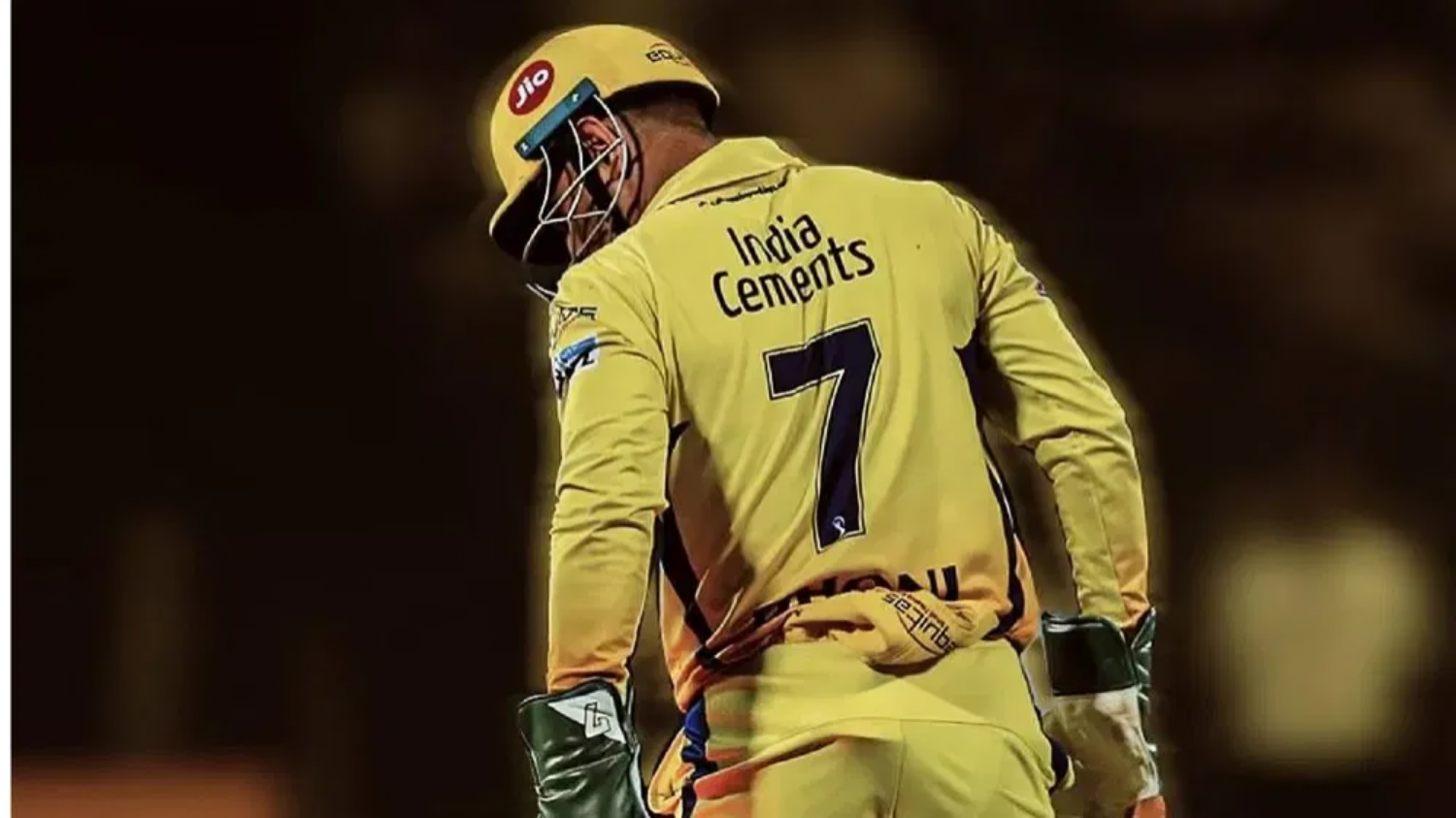 Is Dhoni's decision to quit the captaincy sudden or is there a long preparation behind it? Is this Dhoni's last salute to CSK fans? की तस्वीर