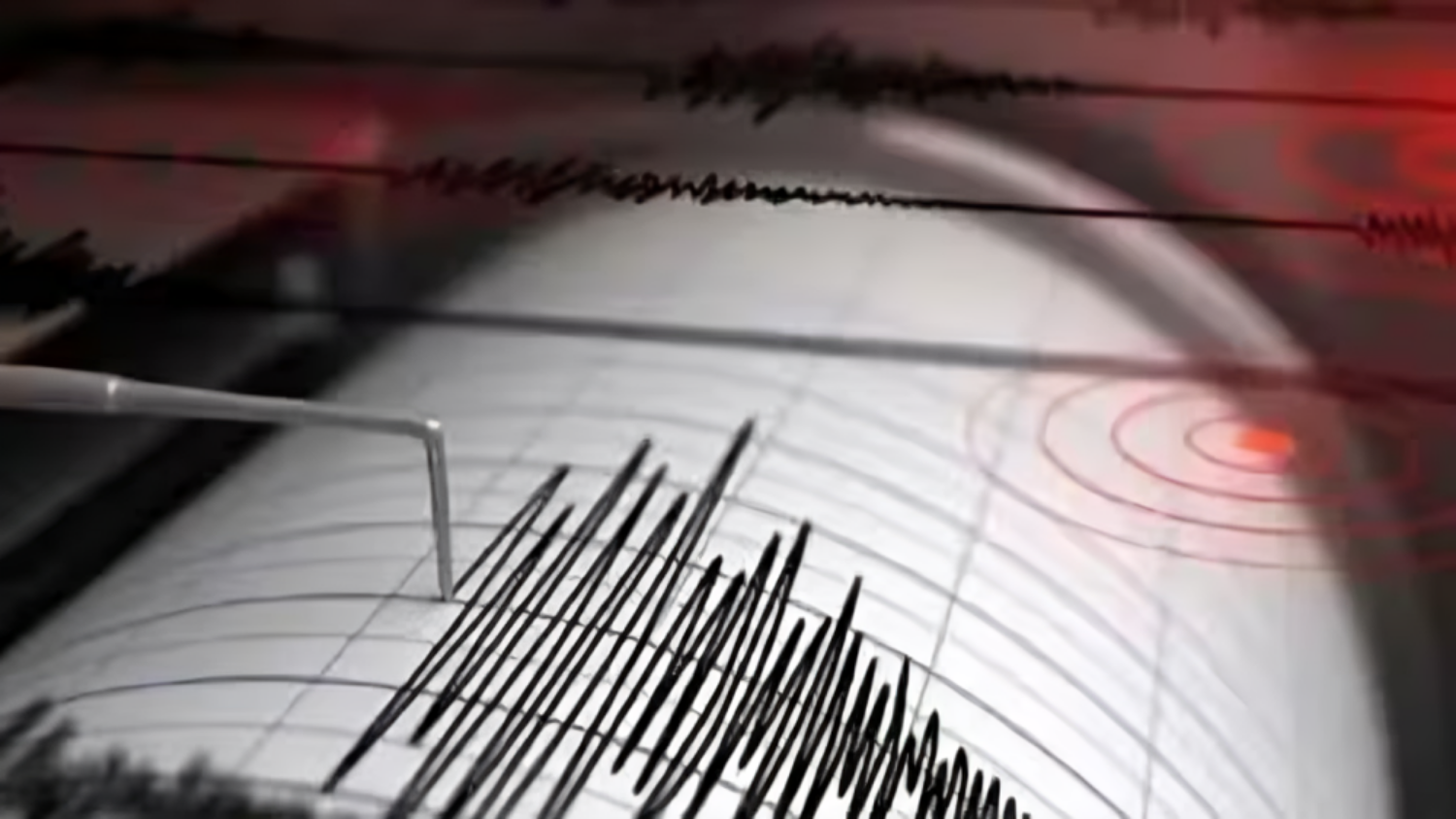 Strong earthquake shakes Japan, measuring 6.1 on the Richter scale की तस्वीर