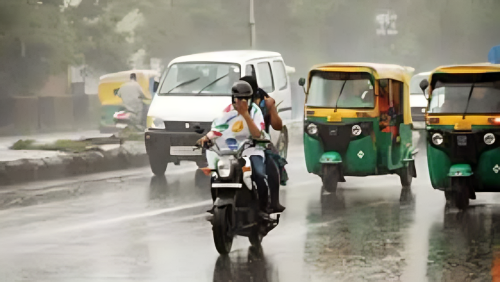 Picture of Dang video: Khapari river burst into cloudburst, suddenly overflowed, traffic stopped as water overflowed the causeway