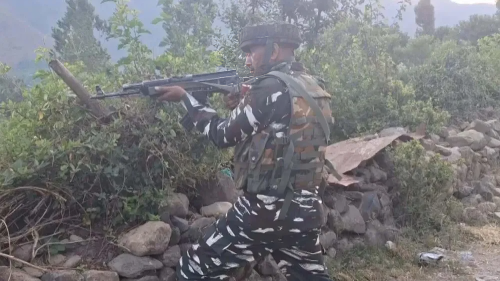 Picture of Security agencies in Kashmir killed one terrorist in Bandipora, surrounded two terrorists after Amit Shah's release